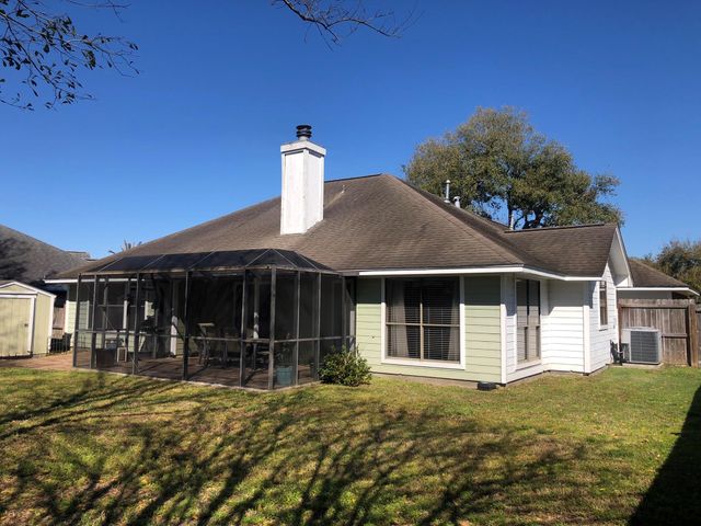 106 Stony Point Court, Clute, TX 77531