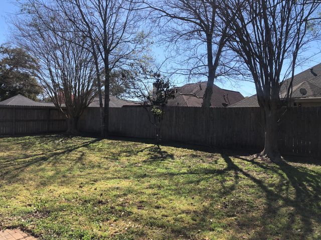 106 Stony Point Court, Clute, TX 77531