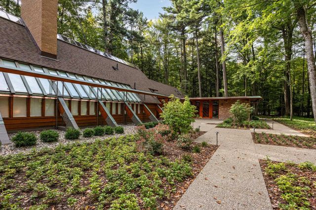 11 Snowfield Court, Midland, MI 48640