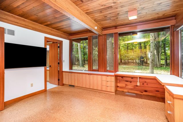 11 Snowfield Court, Midland, MI 48640
