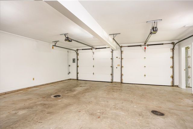 11 Snowfield Court, Midland, MI 48640