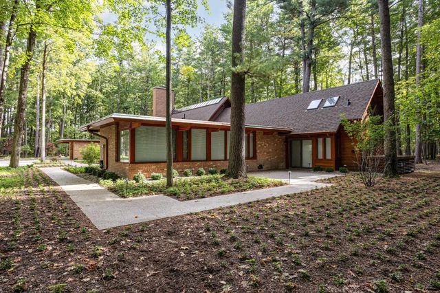 11 Snowfield Court, Midland, MI 48640