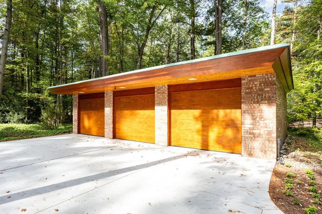 11 Snowfield Court, Midland, MI 48640