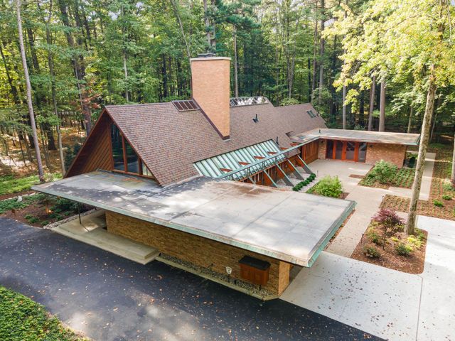 11 Snowfield Court, Midland, MI 48640