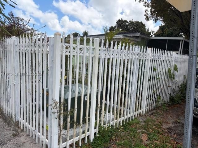 2994 NW 101st St, Miami, FL 33147