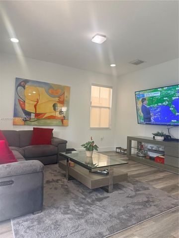 10057 NW 88th Terrace, Doral, FL 33178