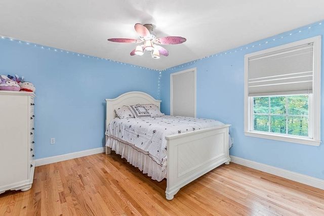 69 Elm St, Franklin, MA 02038