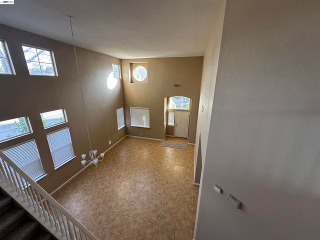 4111 Riverbrook Ct, Stockton, CA 95219