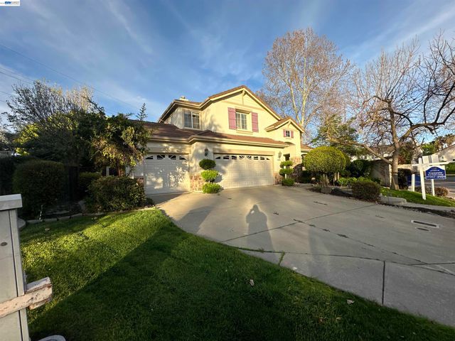 4111 Riverbrook Ct, Stockton, CA 95219