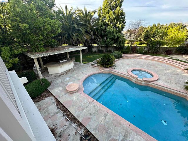 4111 Riverbrook Ct, Stockton, CA 95219