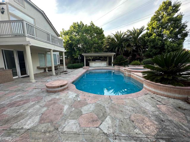 4111 Riverbrook Ct, Stockton, CA 95219