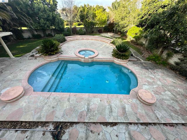 4111 Riverbrook Ct, Stockton, CA 95219
