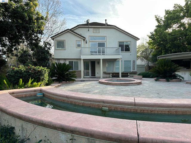 4111 Riverbrook Ct, Stockton, CA 95219