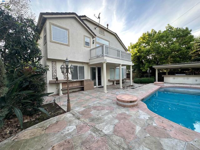 4111 Riverbrook Ct, Stockton, CA 95219