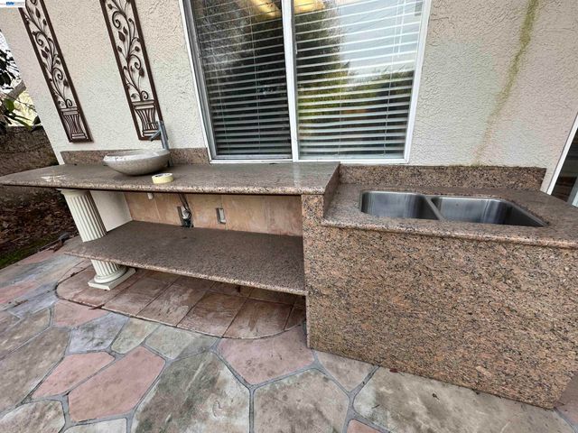 4111 Riverbrook Ct, Stockton, CA 95219