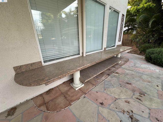 4111 Riverbrook Ct, Stockton, CA 95219