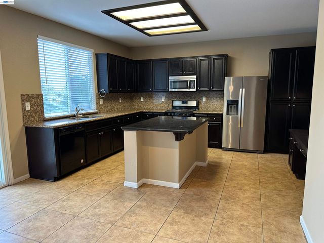 4111 Riverbrook Ct, Stockton, CA 95219