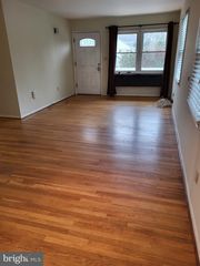 7707 LUNCEFORD LN, Falls Church, VA 22043