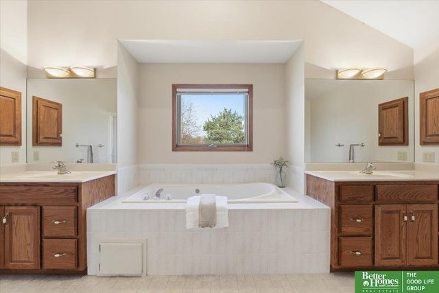 7510 S 41st Street, Lincoln, NE 68516