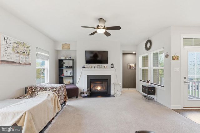 15 S LOCUST ST, Lovettsville, VA 20180