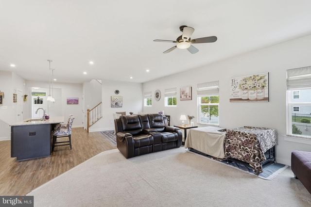 15 S LOCUST ST, Lovettsville, VA 20180