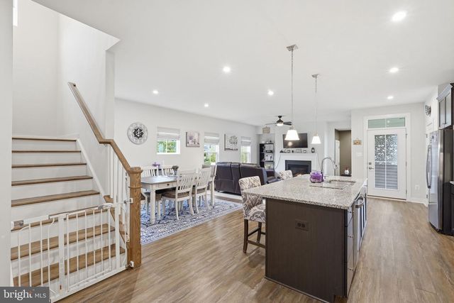 15 S LOCUST ST, Lovettsville, VA 20180