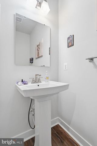 15 S LOCUST ST, Lovettsville, VA 20180