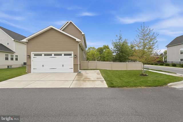 15 S LOCUST ST, Lovettsville, VA 20180