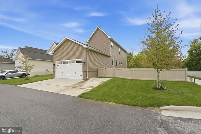 15 S LOCUST ST, Lovettsville, VA 20180