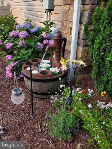 15 S LOCUST ST, Lovettsville, VA 20180