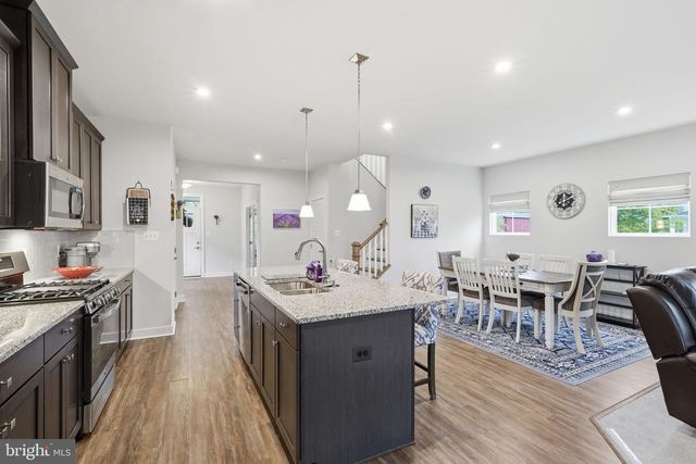 15 S LOCUST ST, Lovettsville, VA 20180