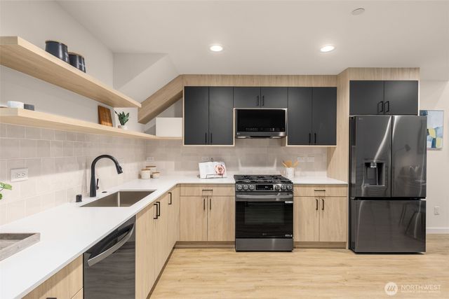 4420 Midvale Avenue N, Seattle, WA 98103