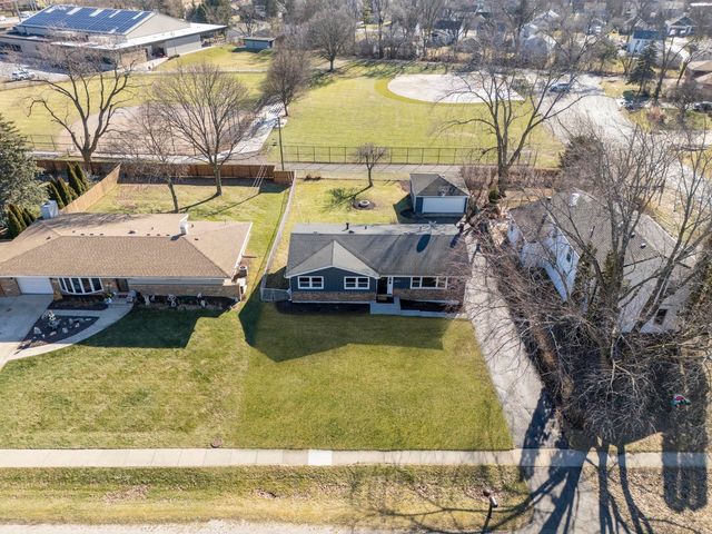 27W073 Jewell Road, Winfield, IL 60190