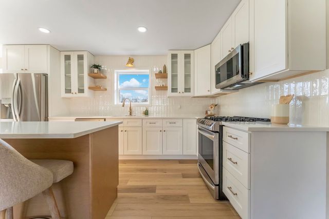 27W073 Jewell Road, Winfield, IL 60190