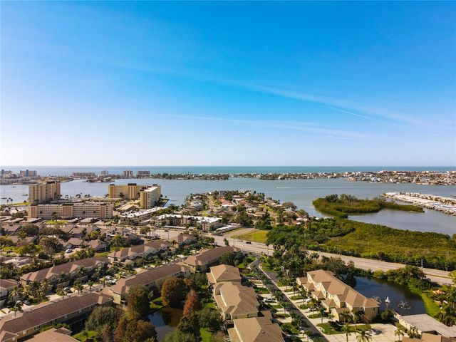 11117 KAPOK GRAND CIRCLE, Madeira Beach, FL 33708