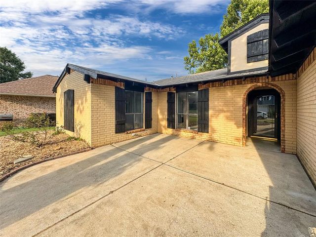 112 Wellington Lane, Moore, OK 73160