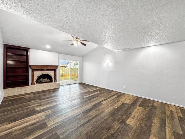 112 Wellington Lane, Moore, OK 73160