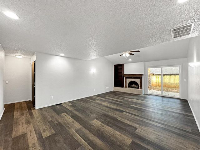 112 Wellington Lane, Moore, OK 73160