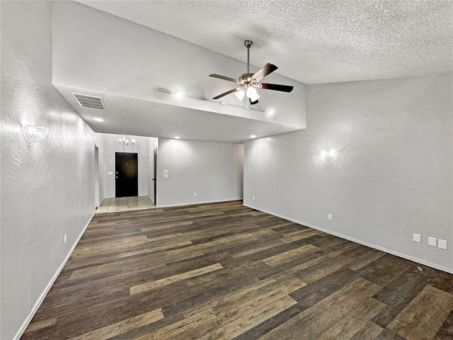 112 Wellington Lane, Moore, OK 73160