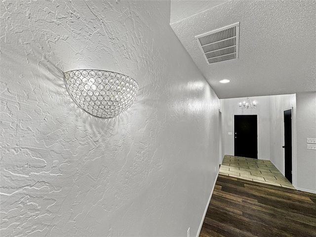 112 Wellington Lane, Moore, OK 73160