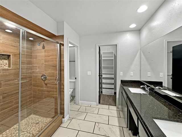 112 Wellington Lane, Moore, OK 73160