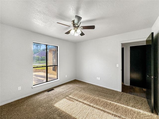 112 Wellington Lane, Moore, OK 73160