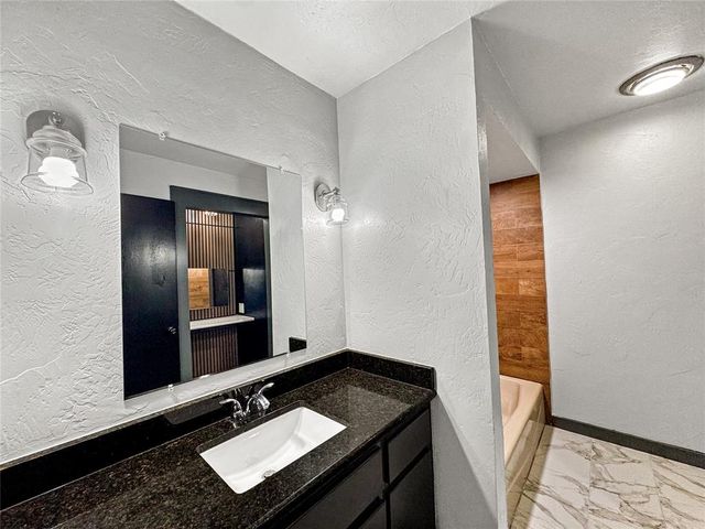 112 Wellington Lane, Moore, OK 73160