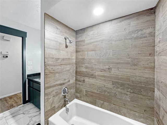 112 Wellington Lane, Moore, OK 73160