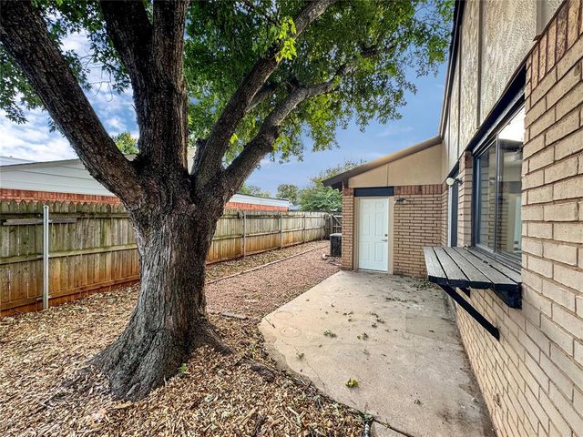 112 Wellington Lane, Moore, OK 73160