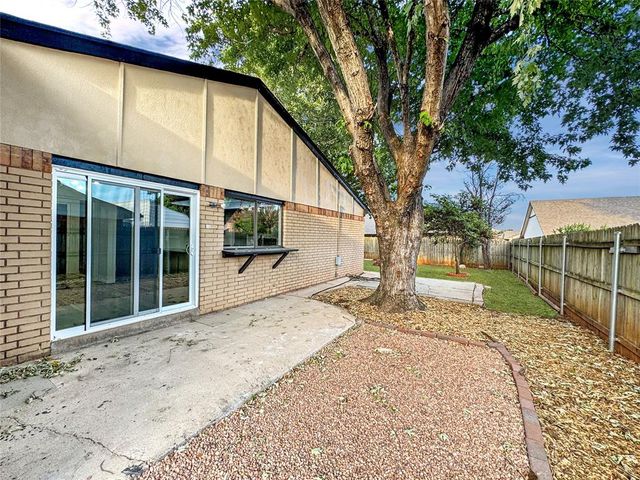 112 Wellington Lane, Moore, OK 73160