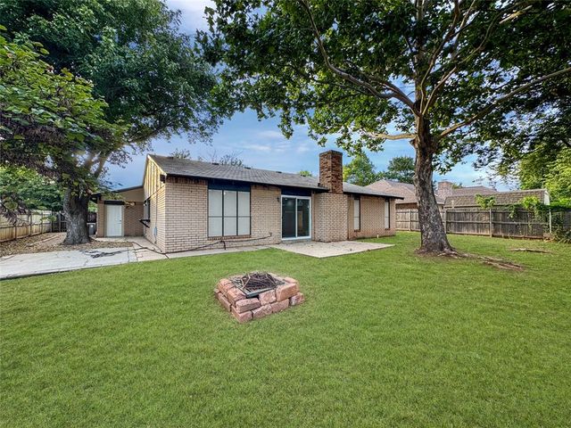 112 Wellington Lane, Moore, OK 73160