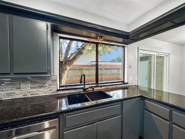 112 Wellington Lane, Moore, OK 73160