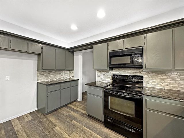 112 Wellington Lane, Moore, OK 73160