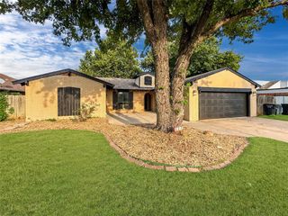 112 Wellington Lane, Moore, OK 73160